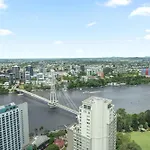 Central Cbd 2Br With Breathtaking Views, Pool & Gym