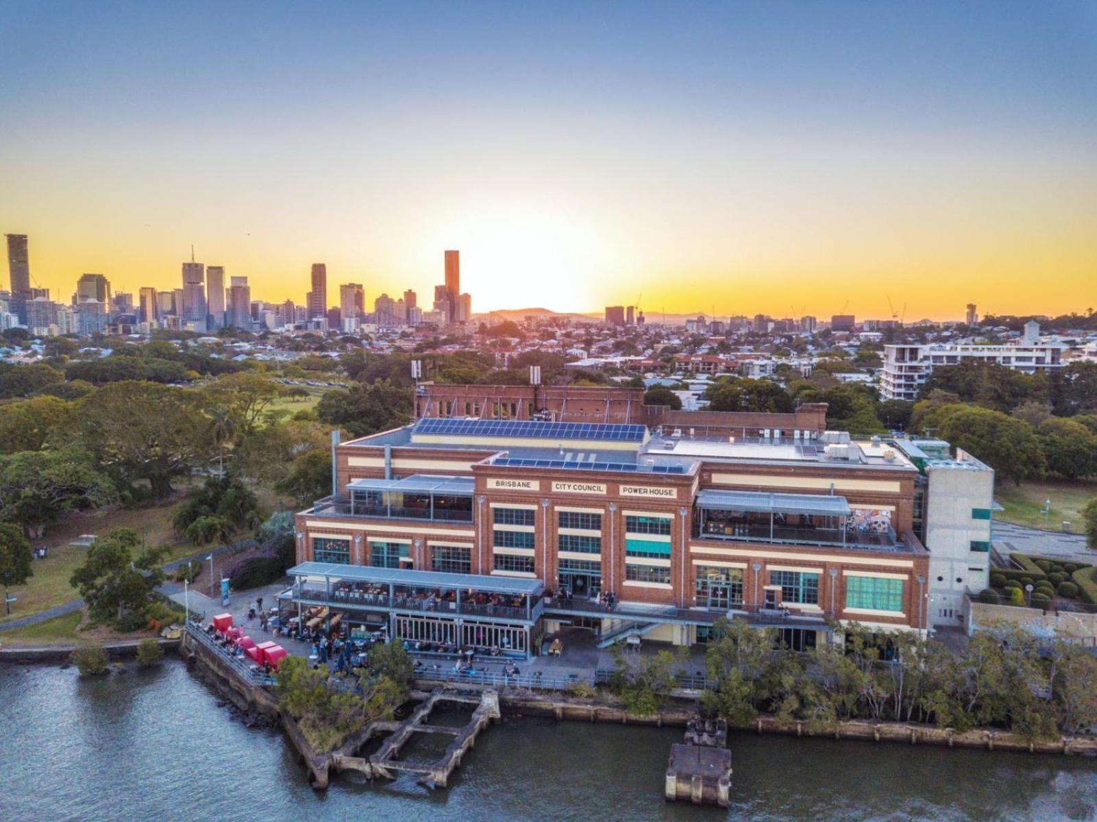 Cbd 2br With Breathtaking Views, Pool & Gym
